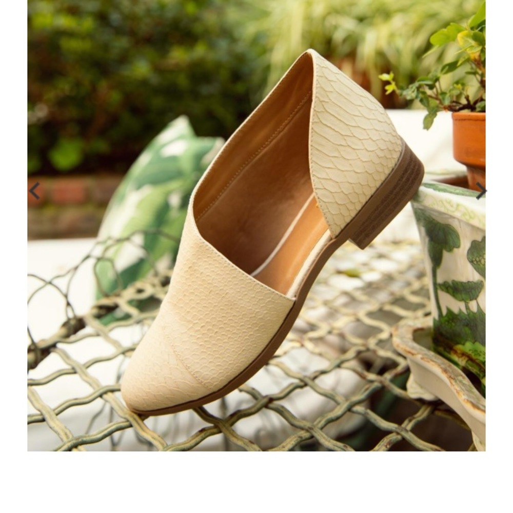 Qupid Tuxedo Open Shank flats